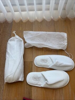 Frette White Plush Open-Back Terry Spa Slippers (2 pairs)